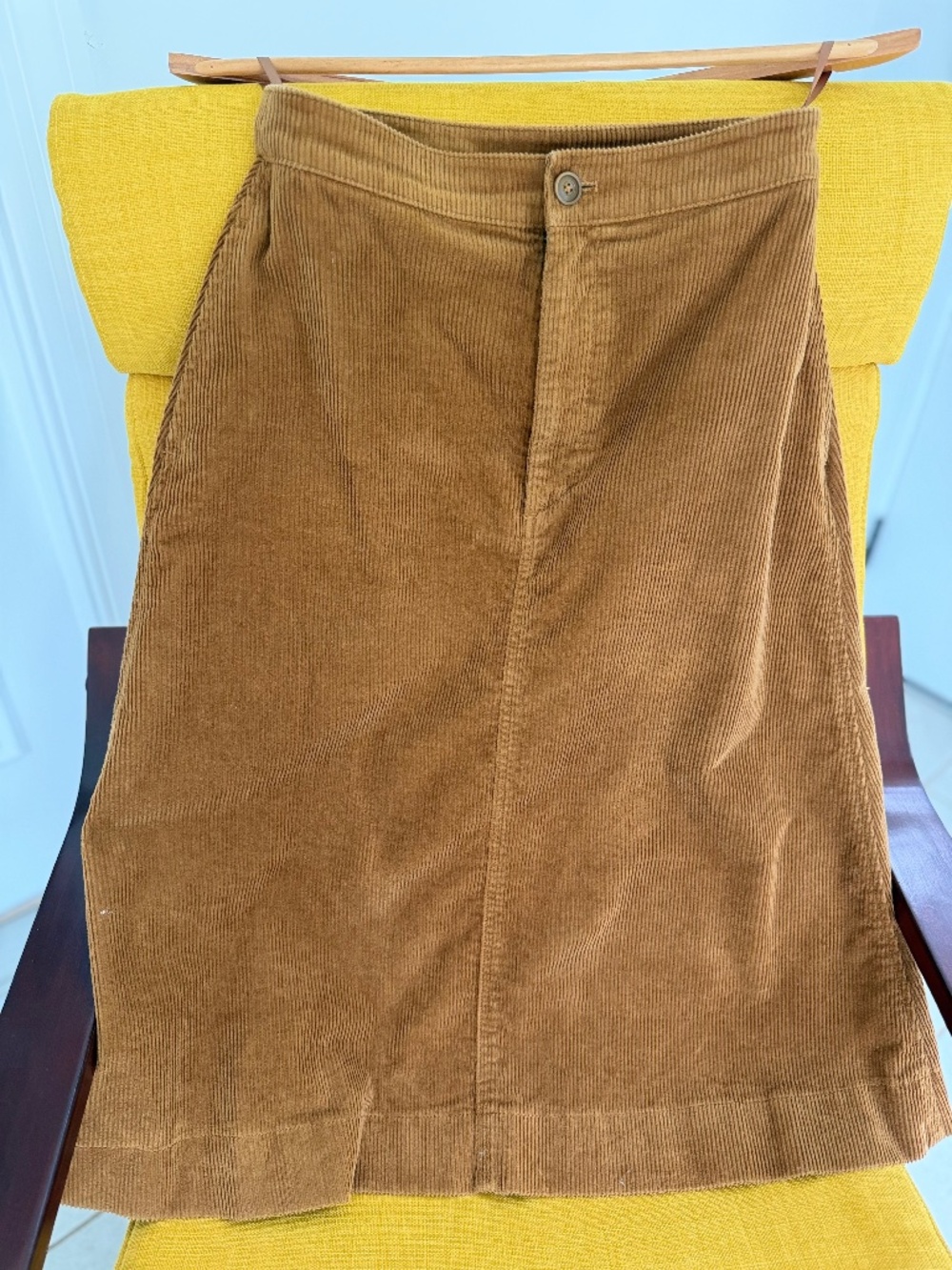 Uniqlo Corduroy Front Button Midi Skirt in Caramel Brown (Size 2)